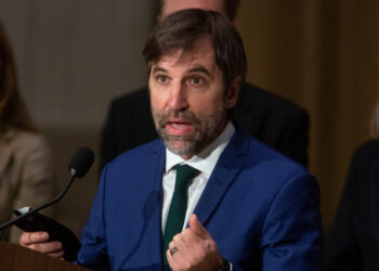 Canadian min. urges world to accelerate efforts to keep Paris agreement goal