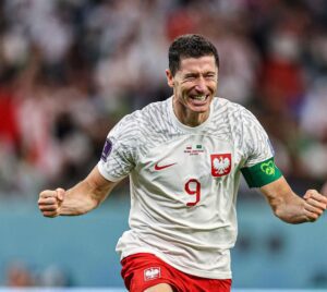 Messi and Lewandowski face off for knockout berth 8 - Egyptian Gazette