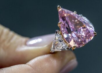 Vivid pink diamond could go for $35 mln at Christie’s auction