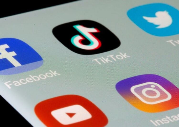 What could a world without Twitter look like? 1 - Egyptian Gazette Twitter’s user base is still smaller than Facebook’s nearly two billion; TikTok’s one billion plus and even Snapchat’s 363 million.