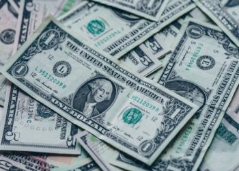 Oil climbs as dollar slips and supply risks linger