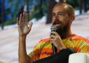 Former Twitter CEO apologises to staff after massive layoffs
