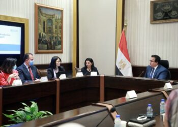 Health minister, WHO official probe manufacturing vaccines by Egypt’s VACSERA