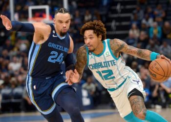Brooks scores 23 as Grizzlies rout Hornets 130-99