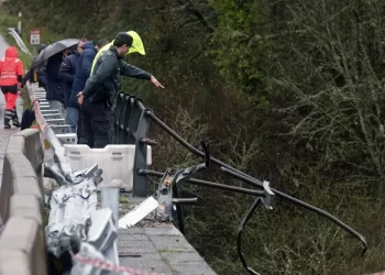 7th body discovered after bus plunged into Spanish river