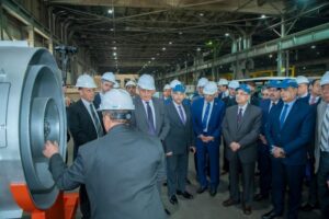 Ministers of military production, electricity visit "Factory 200" 5 - Egyptian Gazette