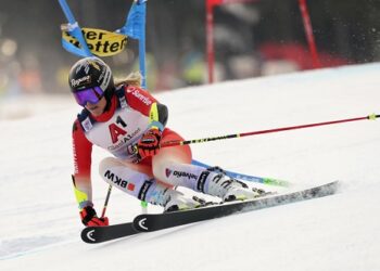 Swiss skier Gut-Behrami leads Shiffrin after 1st run of GS