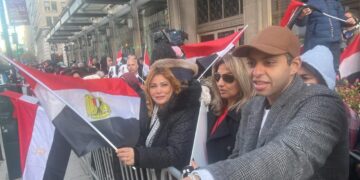 Egyptian community members gather outside Sisi’s residence in Washington 1 - Egyptian Gazette Egyptian community members gather outside Sisi’s residence in Washington
