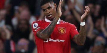 Rashford signs new Manchester United deal