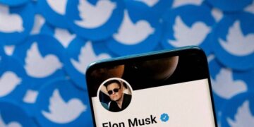 Musk launches poll on whether he should quit as Twitter CEO