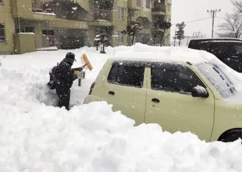 Heavy snow in Japan leaves 17 dead, dozens injured