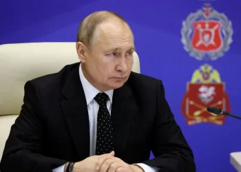 Putin sounds out military commanders on Ukraine