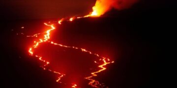 USGS: Hawaii’s Mauna Loa volcano alert level lowered to watch