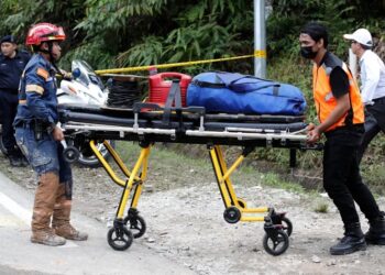 Sixteen killed, 17 missing in Malaysia landslide