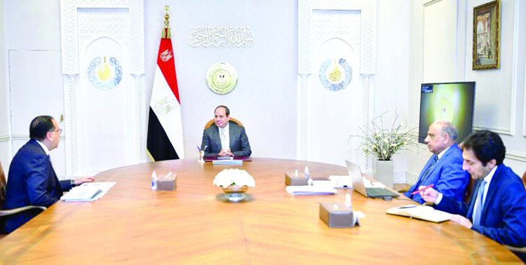 President Sisi during his meeting on Monday with Prime Minister Moustafa Madbouli and Minister of Public Business Sector Mahmoud Moustafa.