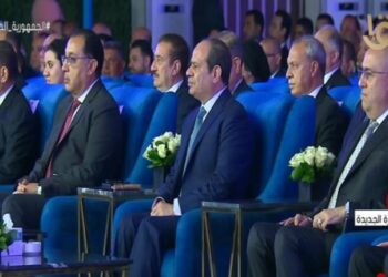 Sisi hands over housing unit contracts to number of citizens in Dakahlia
