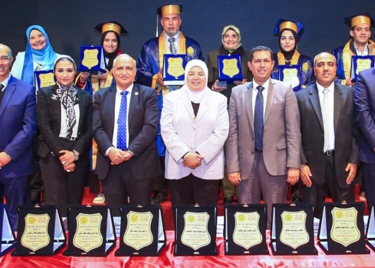 The Gazette honours distinguished teachers, pupils 1 - Egyptian Gazette