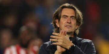 Coach Frank signs new deal at Brentford until 2027