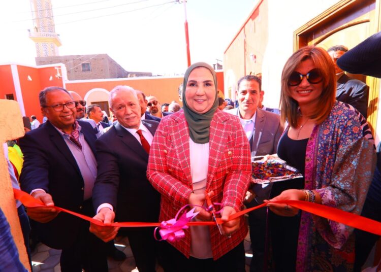 Ministerial visit to Luxor development schemes 2 - Egyptian Gazette Ministerial visit to Luxor development schemes 1 - Egyptian Gazette