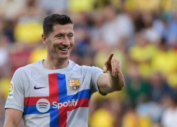 Pressure rising as Barca must cope without Lewandowski in derby