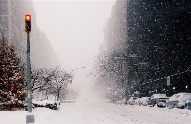 U.S. deep freeze disrupts travel and cuts power to 1.5 million ahead of holiday 1 - Egyptian Gazette