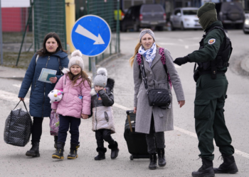 8.121 million Ukrainian refugees cross into Poland since Feb.