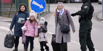 8.121 million Ukrainian refugees cross into Poland since Feb.