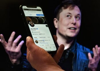 Musk says will restore suspended Twitter accounts of journalists