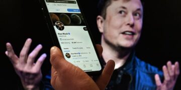 Musk says will restore suspended Twitter accounts of journalists