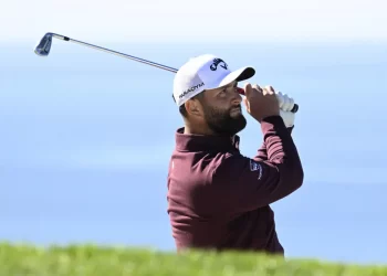 Rahm struggles to 1-over 73 in 1st round at Torrey Pines