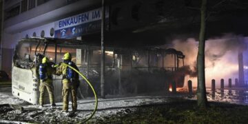 Germany condemns New Year’s attacks on fire, police officers 1 - Egyptian Gazette Germany condemns New Year’s attacks on fire, police officers