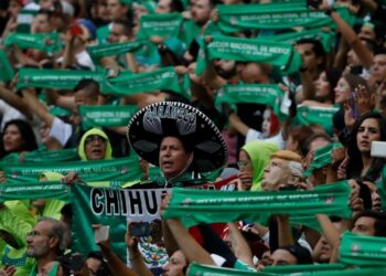 FIFA penalizes Mexico for offensive chants by fans during W. Cup