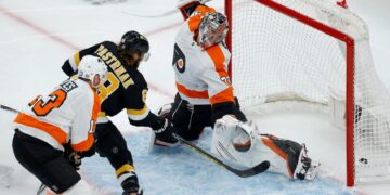 Boston Bruins stun Flyers 6-0 1 - Egyptian Gazette Boston Bruins stun Flyers 6-0
