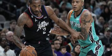 Wainright leads Suns past Pacers 112-107