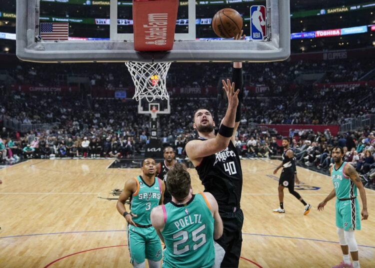 Los Angeles Clippers Ivica Zubac (R) shoots against San Antonio Spurs Jakob Poeltl during an NBA game in Los Angeles.