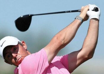 Rory McIlroy leads Dubai Classic