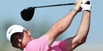 Rory McIlroy leads Dubai Classic