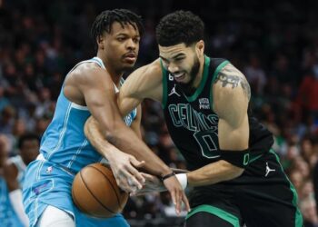 Celtics beat Hornets for 7th straight win