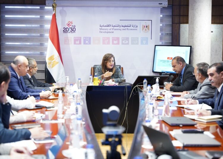 Gov’t reviews sustainable development plan 1 - Egyptian Gazette