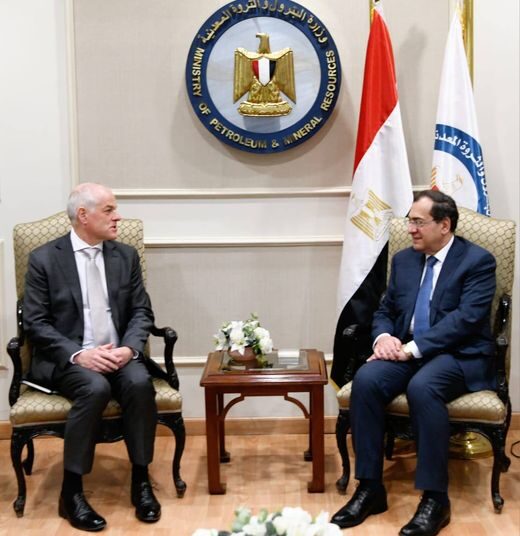 Petroleum min., Australian amb. discuss co-operation in mining, gas domains 2 - Egyptian Gazette Petroleum min., Australian amb. discuss co-operation in mining, gas domains 1 - Egyptian Gazette