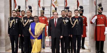 Indian president receives Sisi at presidential palace in New Delhi