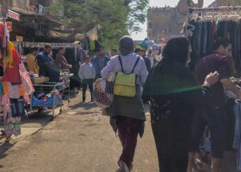 People turn to bale clothes amid economic hardships