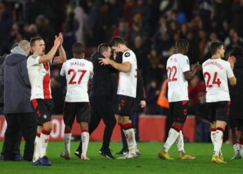 Southampton stun Man City to reach League Cup semis