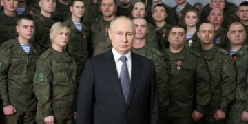 Zelenskiy, Putin promise victory in contrasting New Year speeches