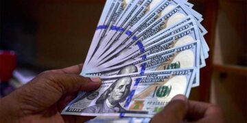 Dollar prices slightly down at mid Monday transactions