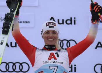 Gut Behrami grabs World Cup super-G