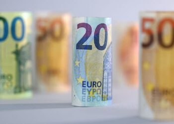 ‘EU bankers earn more than €1m hit record’