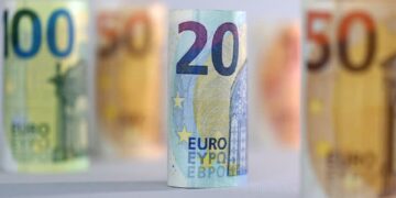 ‘EU bankers earn more than €1m hit record’