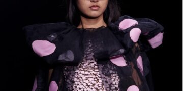 Couture season ends with disco, celebrity, classic glamour