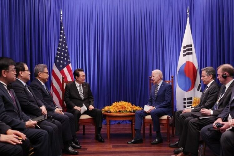S. Korea to broaden diplomatic horizons, deepen ties based on shared values: ministry 1 - Egyptian Gazette A file photo showing South Korean President Yoon Suk Yeol (L, rear) talks with US President Joe Biden (R, rear) during their summit at a hotel in Phnom Penh, in November 13, 2022.